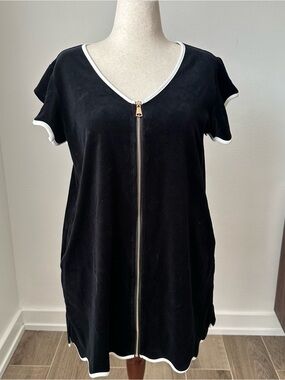 SSYS Black Short-Sleeve Zip-Front Robe with White Trim